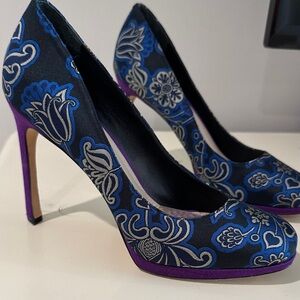 Via Spiga Blue and Purple Patterned Heel. SZ 8.5